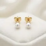 Aretes Luz Perla en Baño de Oro Real 18K y Cobre Ecológico SGS hipoalergénico libre de níquel - D'moé Joyería