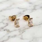 Aretes Curva Brillante en Baño de Oro Real 18K y Cobre Ecológico SGS hipoalergénico libre de níquel - D'moé Joyería